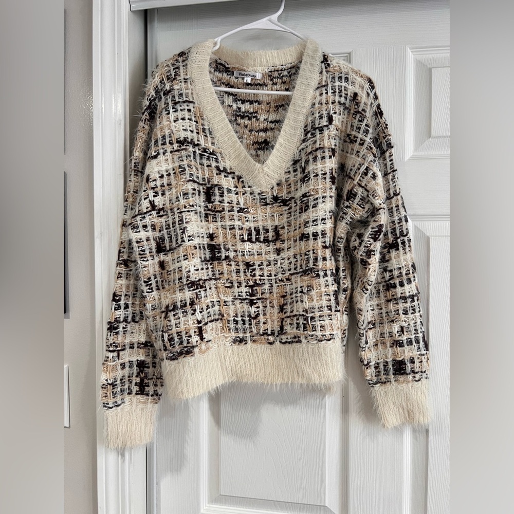 Elegant Cream V-Neck Sweater